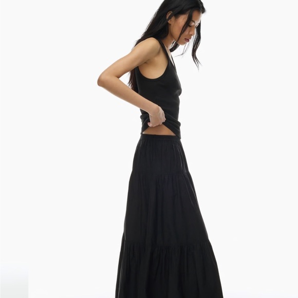 Sunday’s Best Martine Poplin Skirt - Black
Tiered poplin maxi skirt - Picture 5 of 5